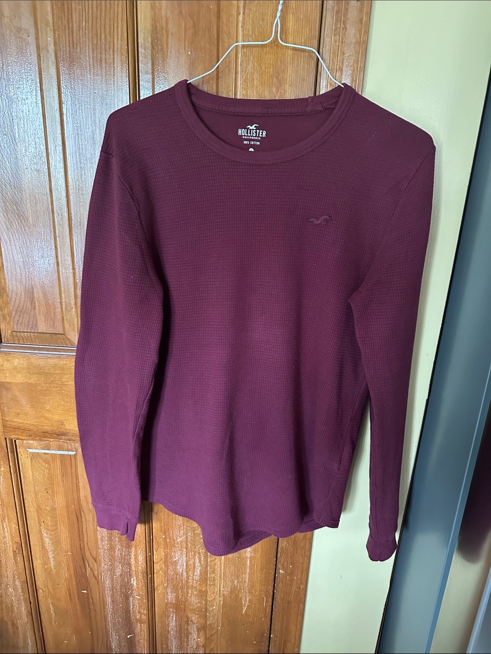 Hollister Men’s Crewneck Waffle Knit Soft Lightweight Sweater - Maroon